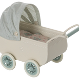 Maileg - Wózek z małą Myszką, mięta