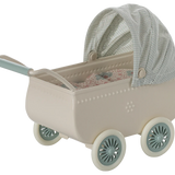 Maileg - Wózek z małą Myszką, mięta