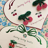 Konges Slojd - Ręcznie robione wsuwki do włosów Cherry 4 szt.