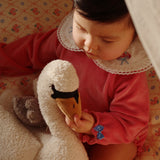 Konges Slojd - Wełniana przytulanka z pozytywką Activity Music Swan