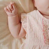 Konges Slojd - Rampers z bawełny organicznej Ellie Frill Peony Stripe