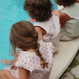 Konges Slojd - Kamizelka wypornościowa do pływania AVERY Cherry Pink Motif