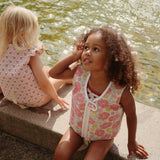 Konges Slojd - Kamizelka wypornościowa do pływania AVERY Cherry Pink Motif