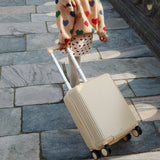 Konges Slojd - Walizka kabinowa dziecięca – lekka, na kółkach, z zamkiem TSA, Tea stripe