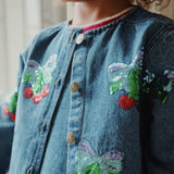 Konges Slojd - Kurtka jeansowa Magot z cekinowymi kokardami, amarena sequin