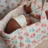 Konges Slojd - Lalka Lea w nosidełku