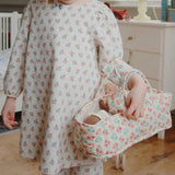 Konges Slojd - Lalka Lea w nosidełku