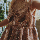 Konges Slojd - Sukienka cekinowa z bawełnianą podszewką Rosie, smoke gray