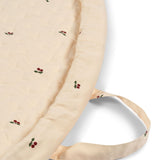 Konges Slojd - Pikowany koc do zabawy i przechowywania zabawek Cherry