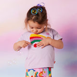 Halcyon Nights - Bawełniany, miękki t-shirt z aplikacją Rainbow Valley