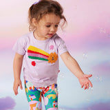 Halcyon Nights - Bawełniany, miękki t-shirt z aplikacją Rainbow Valley