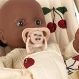 Konges Slojd - Zestaw prezentowy: wózek dla lalek z lalką Cherie, Cherry