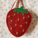 Konges Slojd - Dziecięca torebka na ramię w kształcie truskawki Tut Strawberry