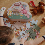 Konges Slojd – Pluszowy piesek z domkiem