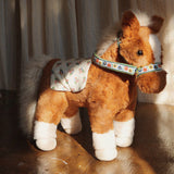 Konges Slojd – Pluszowy konik z siodłem